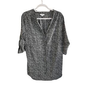 A Pea in the Pod Black and White Relaxed Blouse with Cuffed Sleeves